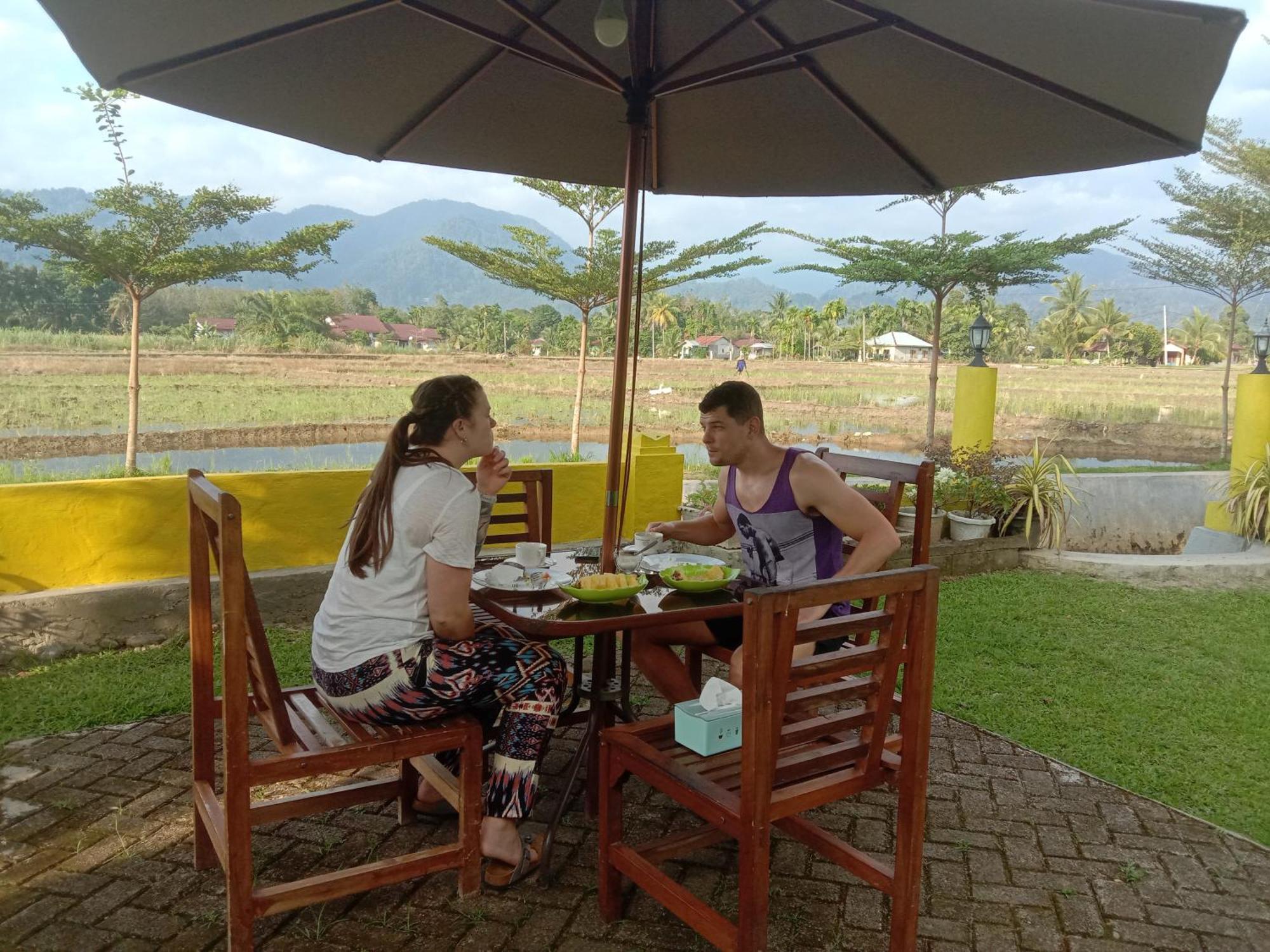 Ambow Homestay Jungle Trekking & Village Tour ブキットラワン エクステリア 写真
