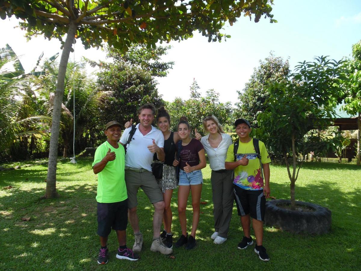 Ambow Homestay Jungle Trekking & Village Tour ブキットラワン エクステリア 写真