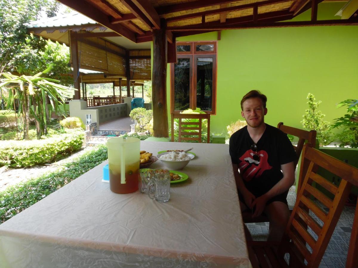 Ambow Homestay Jungle Trekking & Village Tour ブキットラワン エクステリア 写真