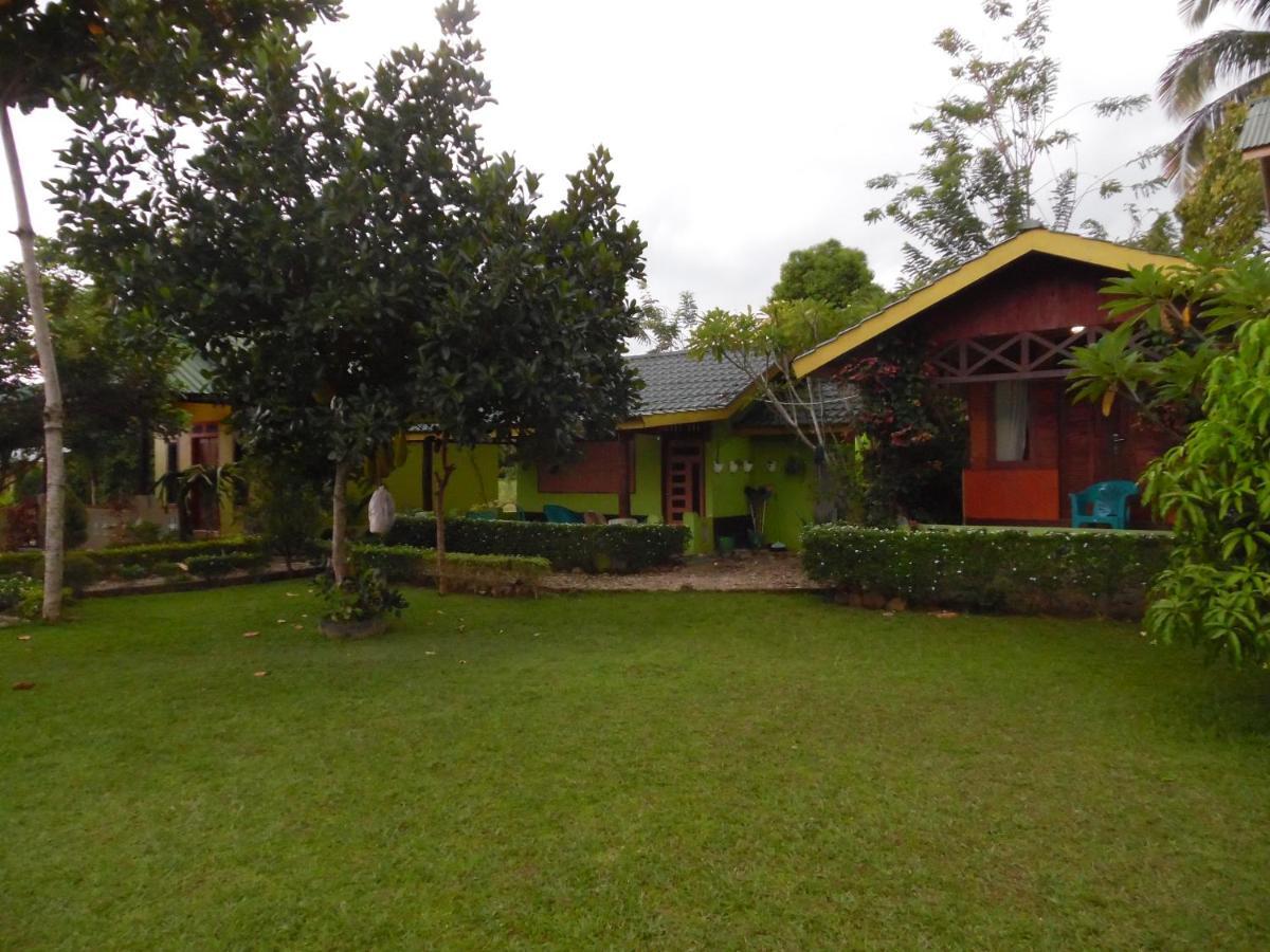 Ambow Homestay Jungle Trekking & Village Tour ブキットラワン エクステリア 写真